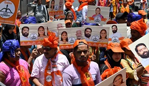 Getty Images : Supporters of NCP, Shiv Sena and BJP during the rally of Yamini Jadhav, Shiv Sena candidate for South Mumbai.