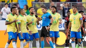 AP Photo/Tony Avelar : Players of Brazil remonstrate with referee Jesus Valenzuela at the end of a Copa America Group D football match against Colombia in Santa Clara, Calif.
