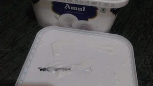 X/@Jyoti_karki_ : A centipede found in Amul's ice cream tub |