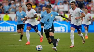 (AP Photo/Ed Zurga) : Uruguay's Darwin Nunez (19) advances the ball during a Copa America Group C soccer match against the United States, Monday, July 1, 2024, in Kansas City, Mo. 