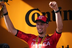 | Photo: AP/Daniel Cole : Stage winner France Kevin Vauquelin