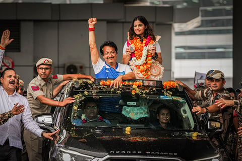 Manu Bhaker Welcomed on Her Arrival in Delhi