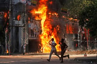 Photo: AP/Rajib Dhar : Bangladesh Protests