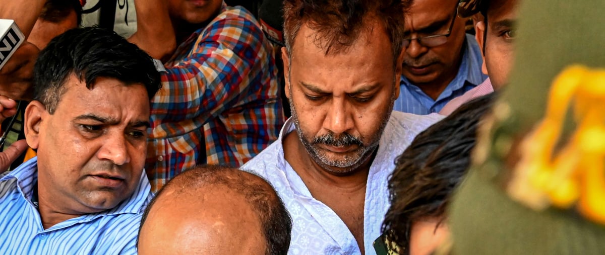 PTI : Arrested Tala Police Station Officer-in-Charge Abhijit Mondal (front) and former Principal Sandip Ghosh (back) being taken by the CBI officials to a court.