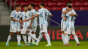 ARG vs CHI - Players stood and waited for three minutes while the goal, Martínez's 26th for the national team, was confirmed in a video review.