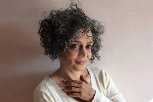 Delhi LG Sanctions Prosecution Of Arundhati Roy Under UAPA 