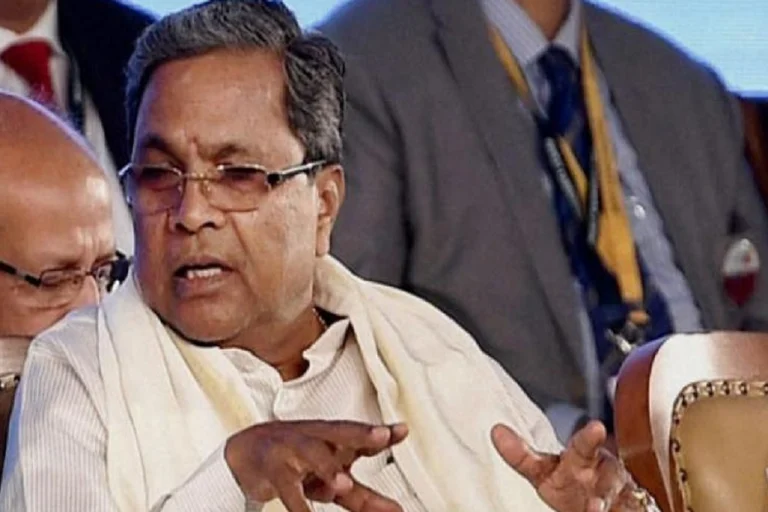 Siddaramaiah moves SC demanding release of NDRF grants - null
