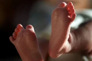 Hospital denies admission, woman delivers baby near hospital gate