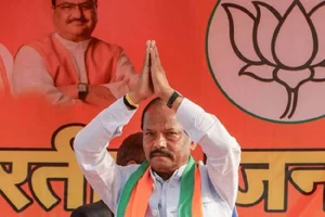 Jharkhand Chief Ministers Raghubar Das greets a gathering during an election campaign rally.