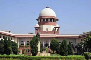 SC questions Congress MLAs why they have not moved the HC challenging their disqualification