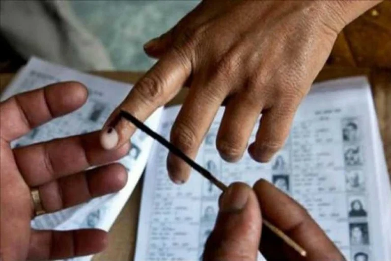 Gloves For Voters, Nominations Go Online: EC Issues Guidelines For Polls During Covid - null