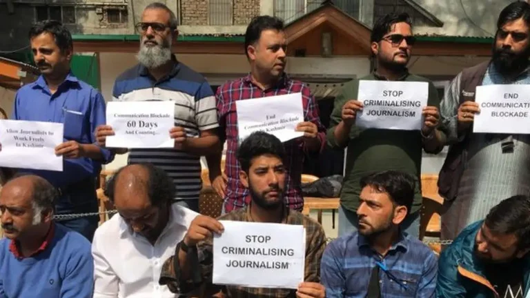 Journalists protesting in Srinagar - null