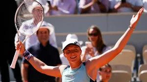 Iga Swiatek celebrates after winning her French Open 2022 semifinal against Daria Kasatkina.