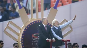 Albanes & Modi took a round of the massive sports arena on a golf cart before the start of the match