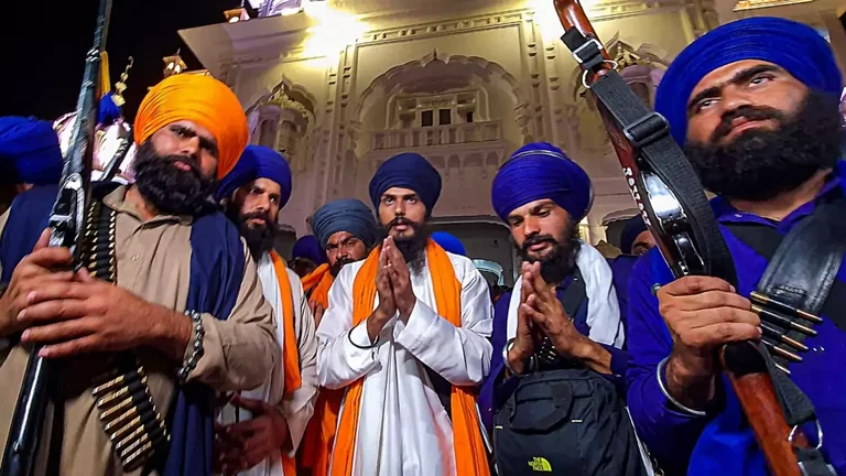 Waris Punjab De founder Amritpal Singh with his associate Lovepreet Toofan visits Golden Temple - null