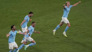 Manchester City players run in ecstasy as they clinch the UCL title against Inter.