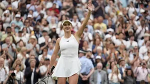 Svitolina celebrates after beating Swiatek in the quarterfinals on Tuesday.