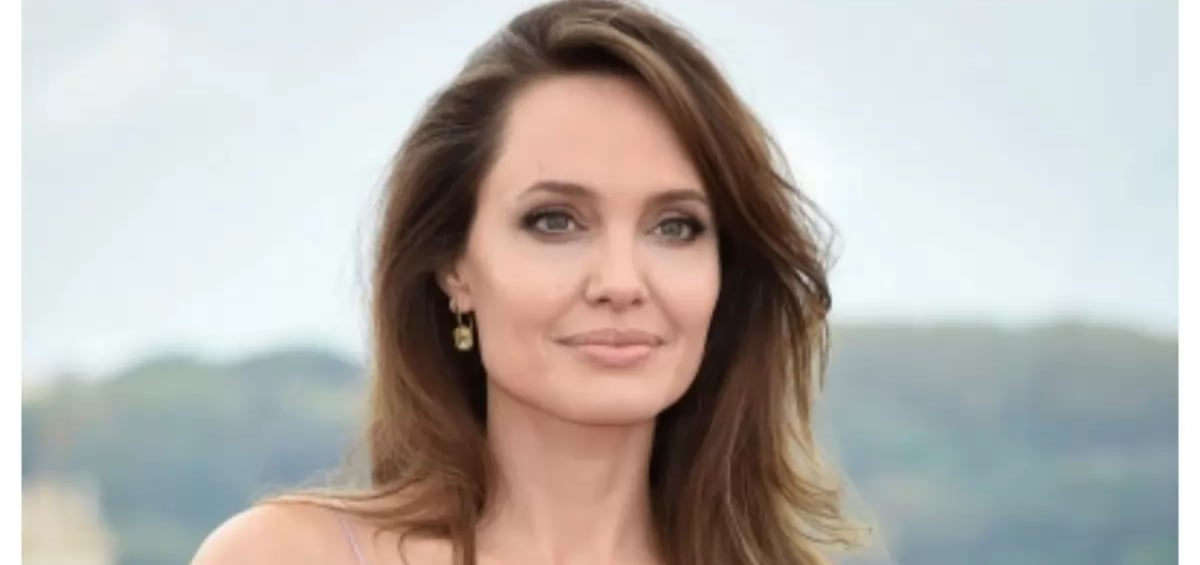 X : Angelina Jolie