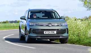 Volkswagen Tiguan - front cornering