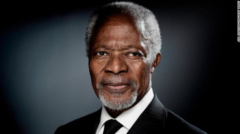 Premio Nobel de la Paz 2001, exsecretario general de las Naciones Unidas Kofi Annan: "Por su trabajo por un mundo mejor organizado y más pacífico".