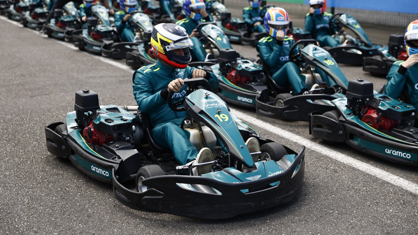 Alonso and de la Rosa joined the students for an afternoon on the track