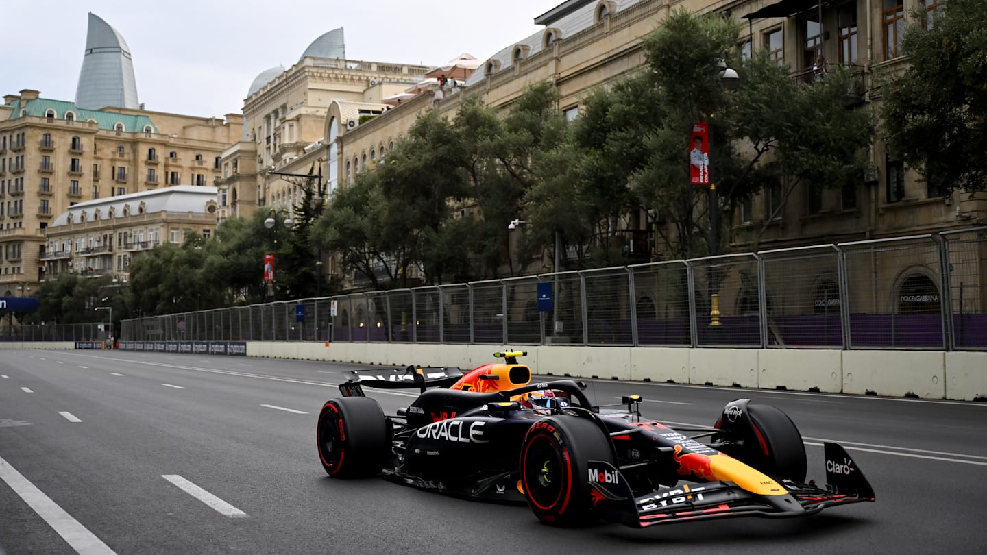 BAKU, AZERBAIJAN - SEPTEMBER 13: Lance Stroll of Canada driving the (18) Aston Martin AMR24