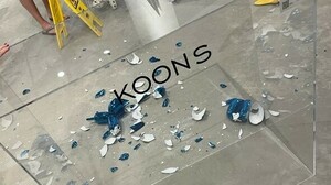 A Jeff Koons 'balloon dog' sculpture was knocked over and shattered in Miami