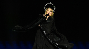 Madonna draws 1.6 million fans to Brazilian beach