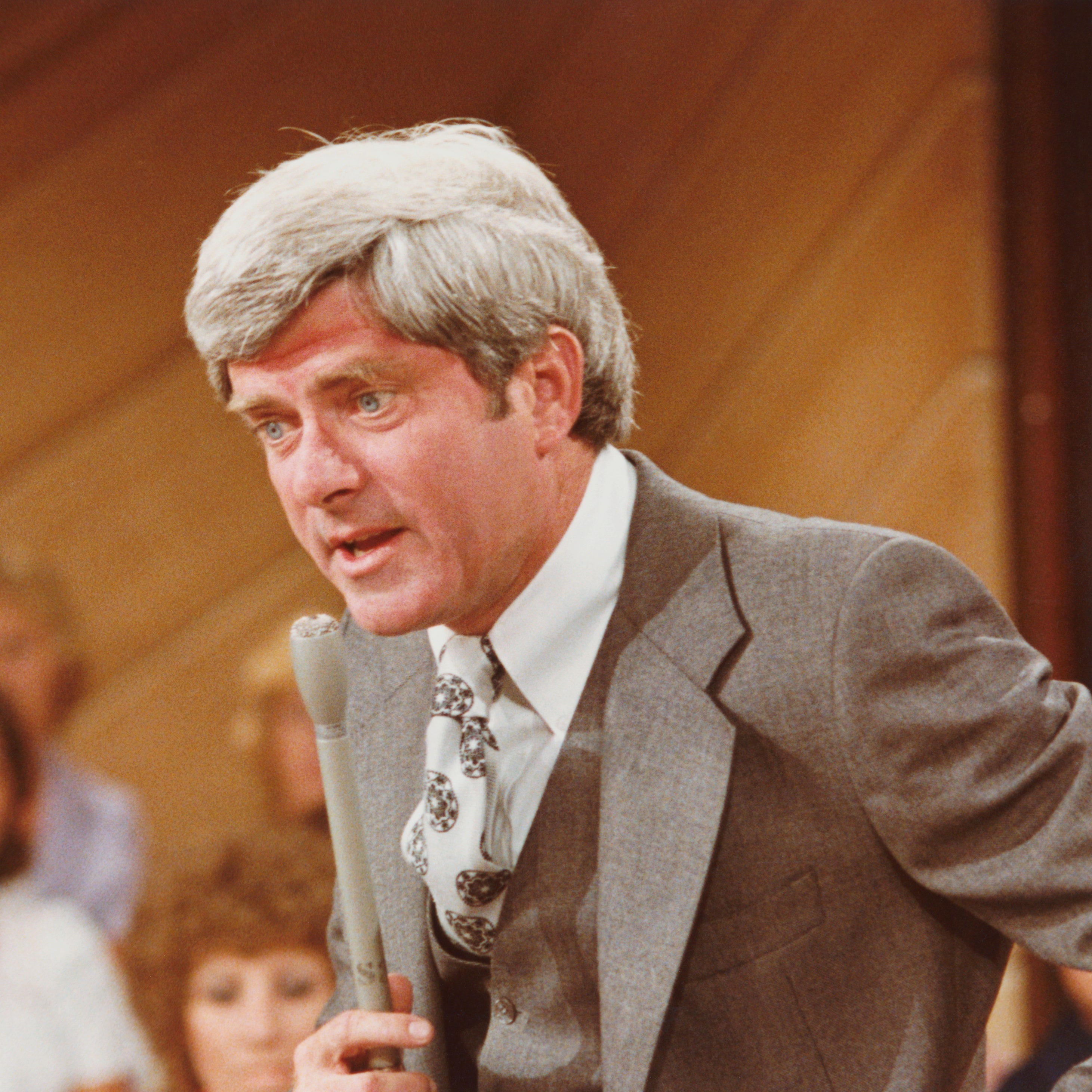 Phil Donahue, Daytime TV Titan and Steadfast Voice Against War, Dies at 88