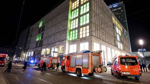 Kaufhaus am Berliner Alexanderplatz evakuiert