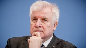 Wird Seehofer seinen Parteivorsitz abgeben?