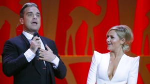 Robbie Williams singt mit Helene Fischer