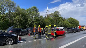 Unfall mit 15 Fahrzeugen auf der A2