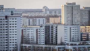 Jugendliche sollen Einkaufswagen von Berliner Hochhaus geworfen haben