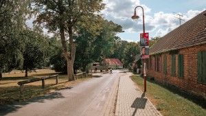 Als säße Irans Sittenpolizei mit an der Brandenburger Festtafel