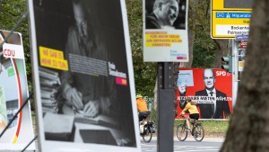 Wie die Parteien auf der Straße um Wähler werben