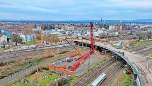 Abriss der Brücke am Hanauer Hauptbahnhof