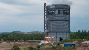 Ein Stahlkoloss fällt