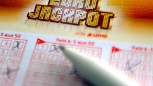 Zwei Arbeitskollegen aus Berlin knacken 42-Millionen- Eurojackpot