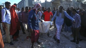 Al-Schabab-Miliz bekennt sich zu Anschlägen in Mogadischu