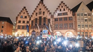 Demonstranten empört über „Dammbruch“