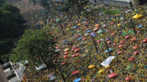 Massendemonstration unterstützt Bolsonaro trotz Putschvorwürfen