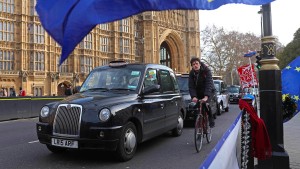 Britische Abgeordnete sollen Fahrgemeinschaften bilden