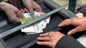 Wie Banken vor falschen Enkeln schützen