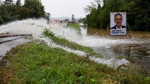 Während Österreich absäuft, leugnet die FPÖ den Klimawandel