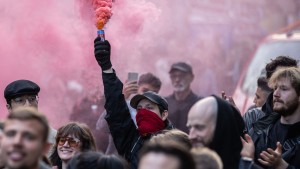 Ausschreitung bei Demo linker Gruppierungen