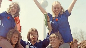 Auf der Mauer gegen die Mauer