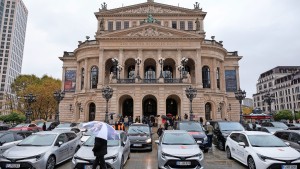 Protestfahrt vom Opernplatz zum Uber-Büro