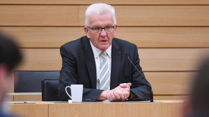 Kretschmann will mit CDU, FDP und SPD sondieren