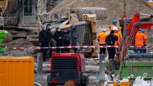 Explosion verletzt vier Menschen